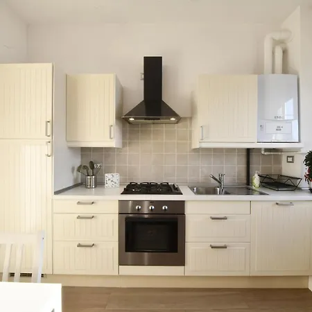 Margherita House * Βαρένα